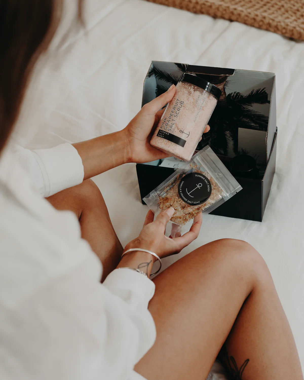 PINK GRAPEFRUIT HIMALAYAN SALT SCRUB - 350G TUB