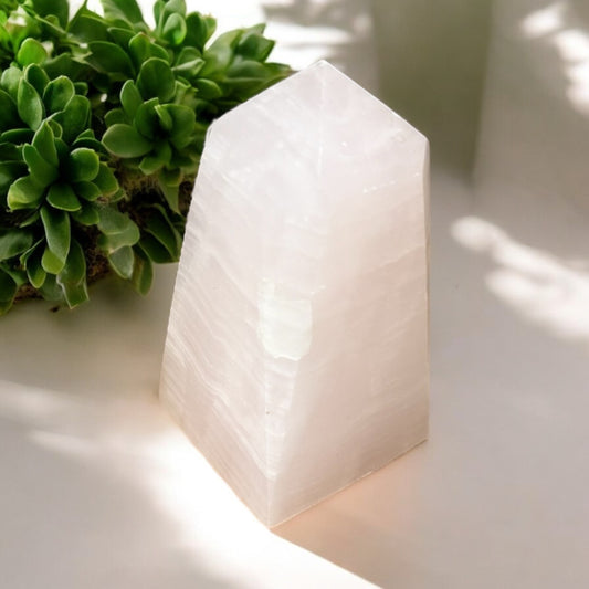 Mangano Calcite Obelisk Tower