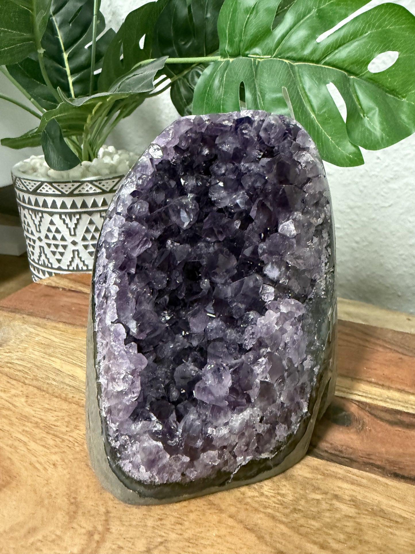 Amethyst Base Cut Geode 026