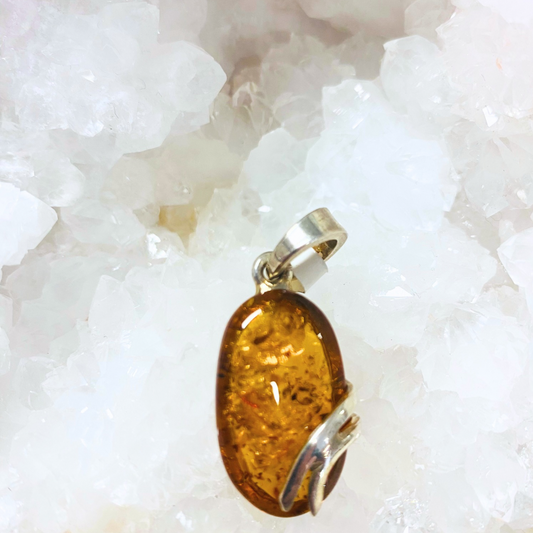 Amber Pendant Silver Wrap