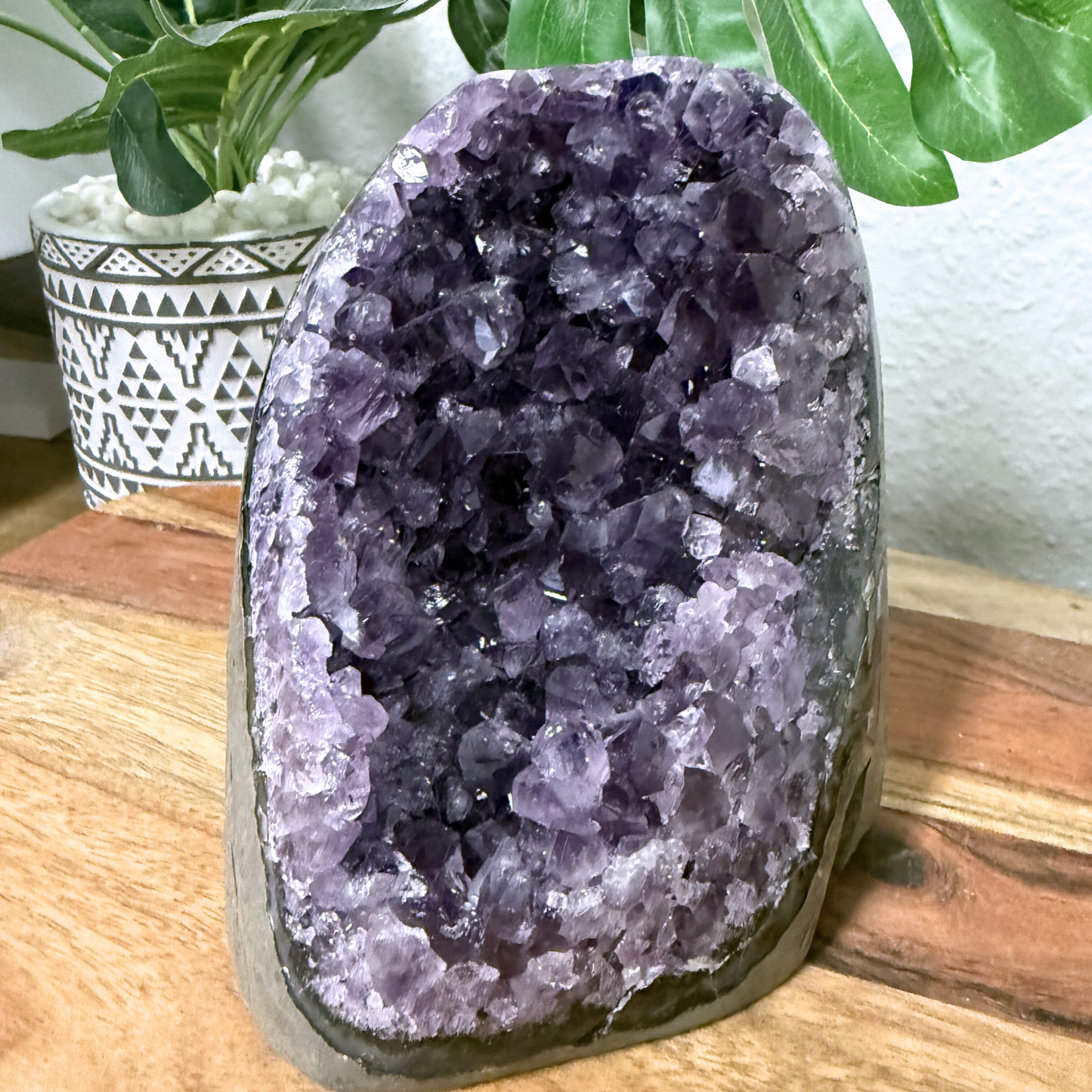 Amethyst Base Cut Geode 026