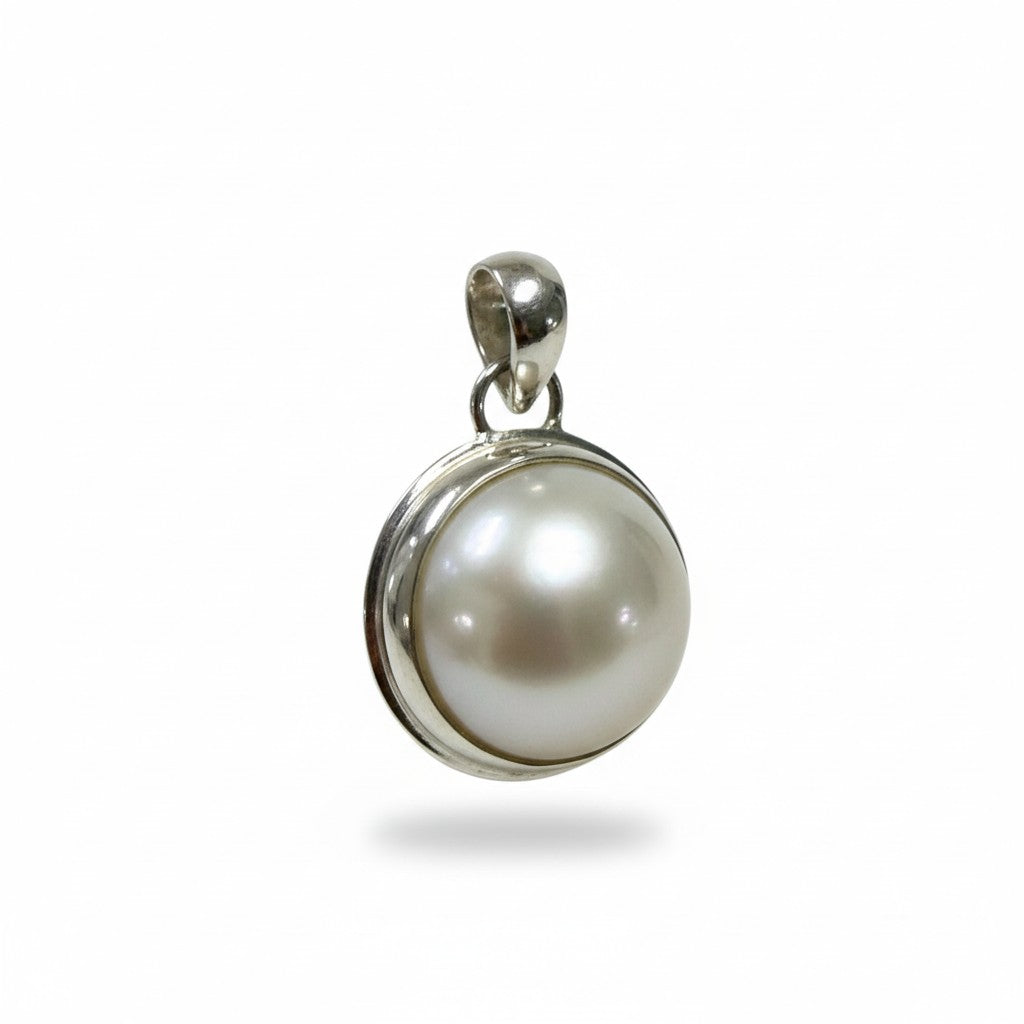 Freshwater Pearl Circle Pendant in Silver
