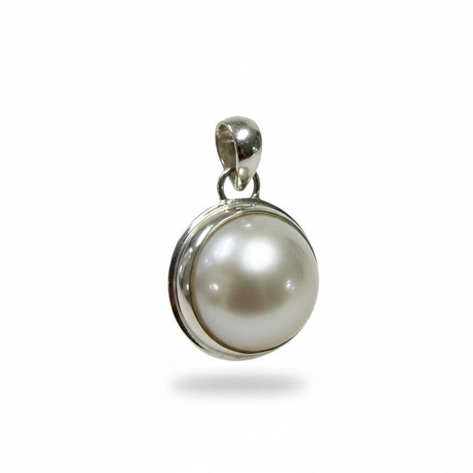 Freshwater Pearl Circle Pendant in Silver